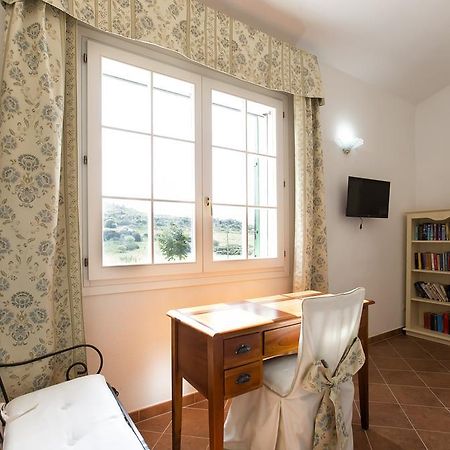 Villa Raimonda Putifigari ภายนอก รูปภาพ